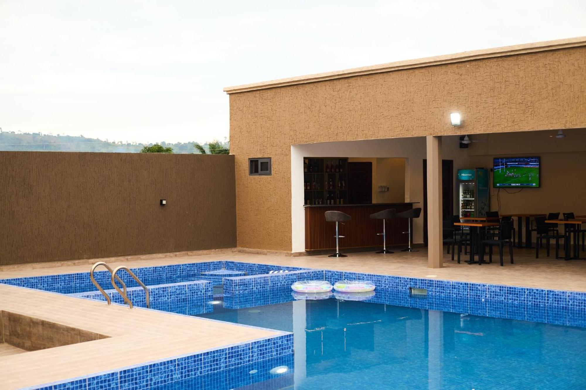 Aiden Homes And Apartments Hotel Koforidua Exteriör bild