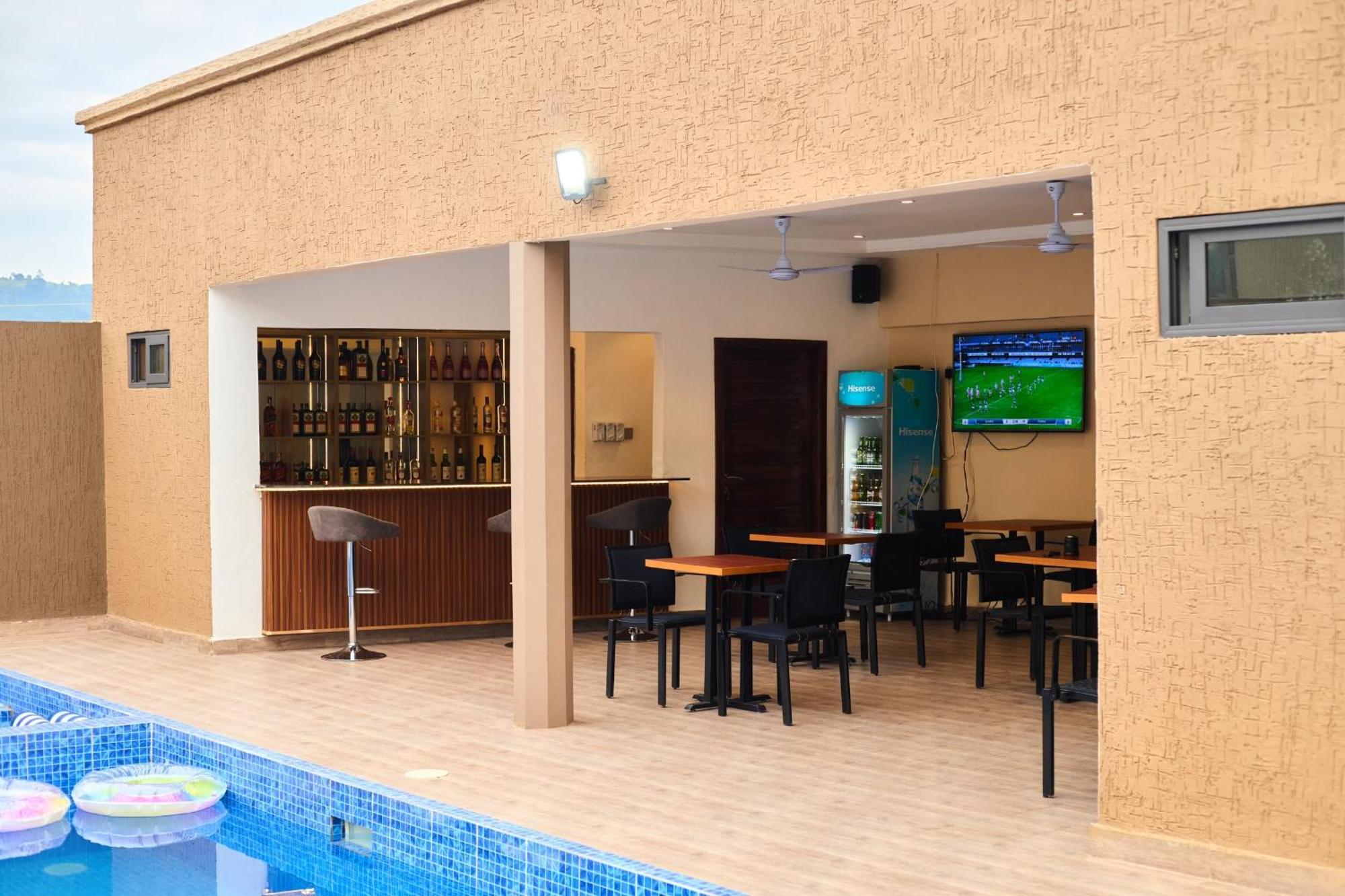 Aiden Homes And Apartments Hotel Koforidua Exteriör bild