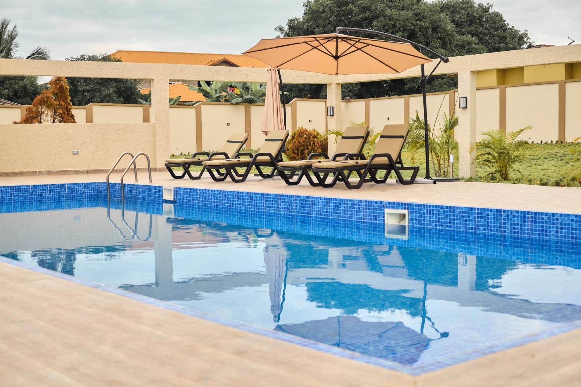 Aiden Homes And Apartments Hotel Koforidua Exteriör bild