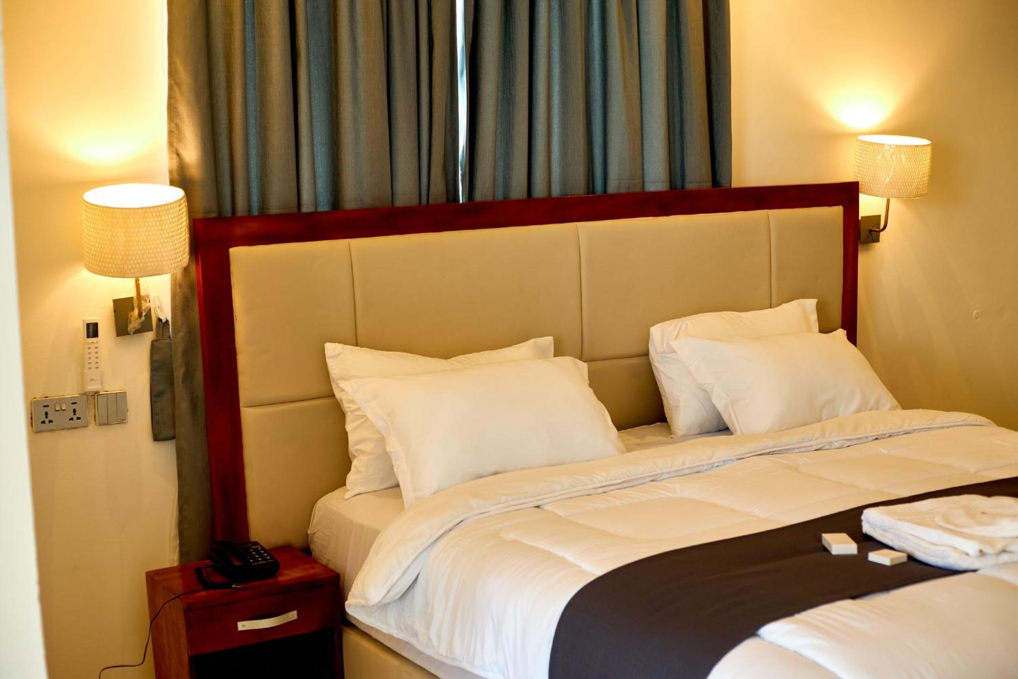 Aiden Homes And Apartments Hotel Koforidua Exteriör bild