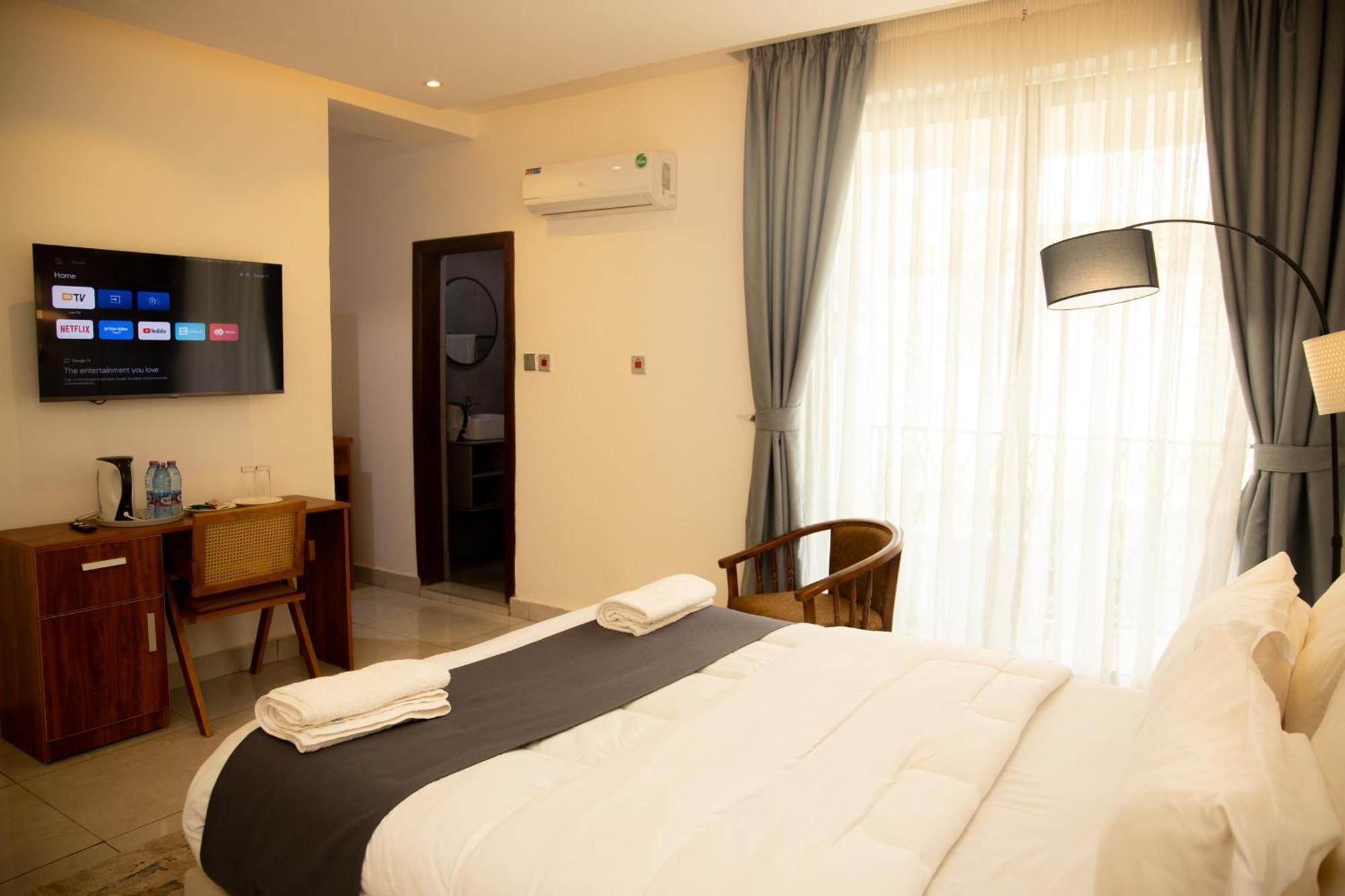 Aiden Homes And Apartments Hotel Koforidua Exteriör bild