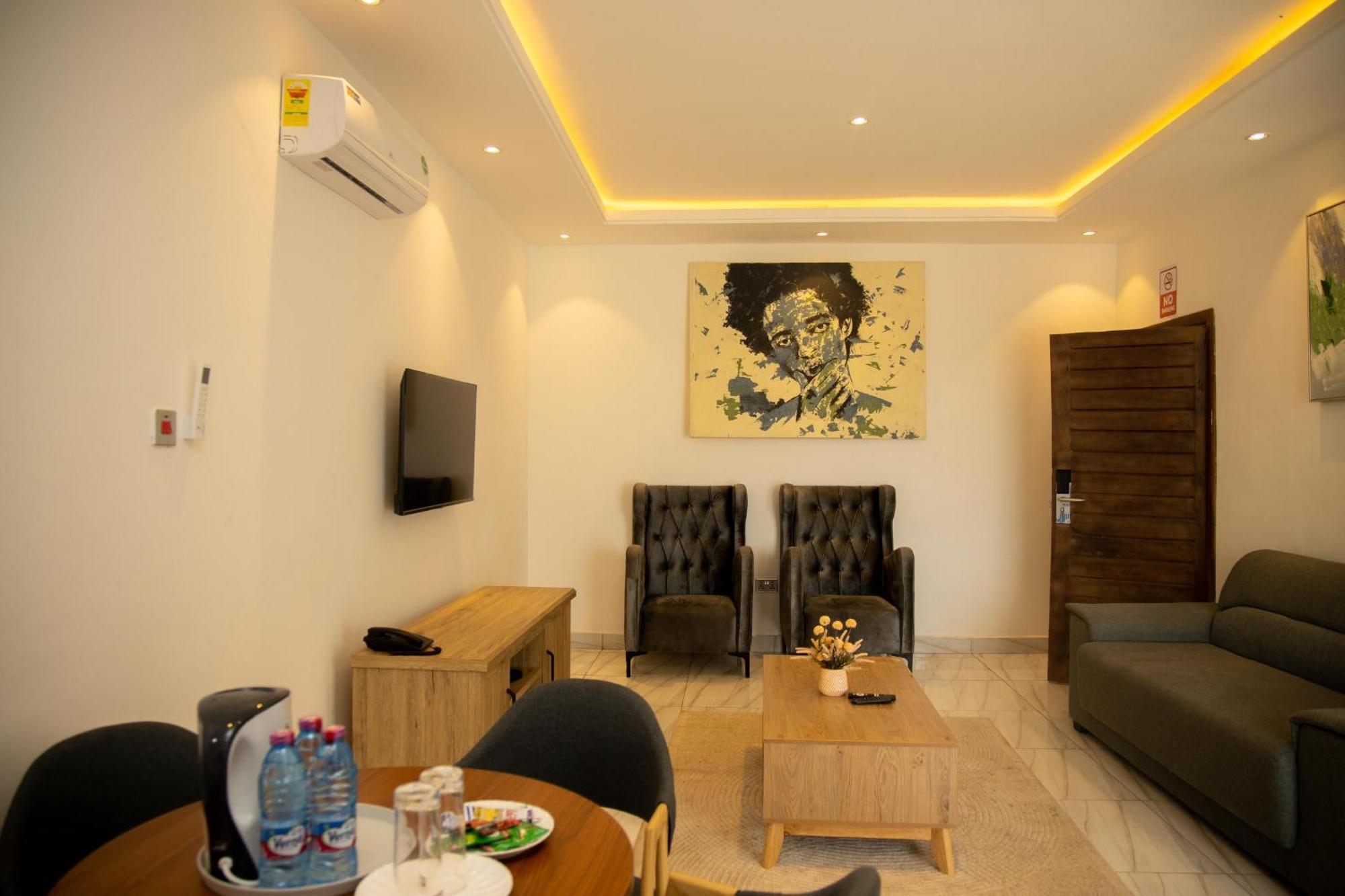 Aiden Homes And Apartments Hotel Koforidua Exteriör bild