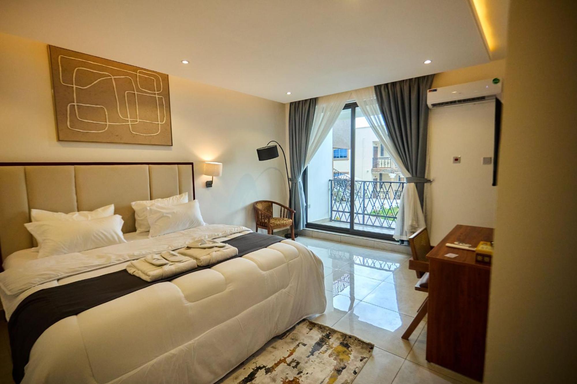 Aiden Homes And Apartments Hotel Koforidua Exteriör bild