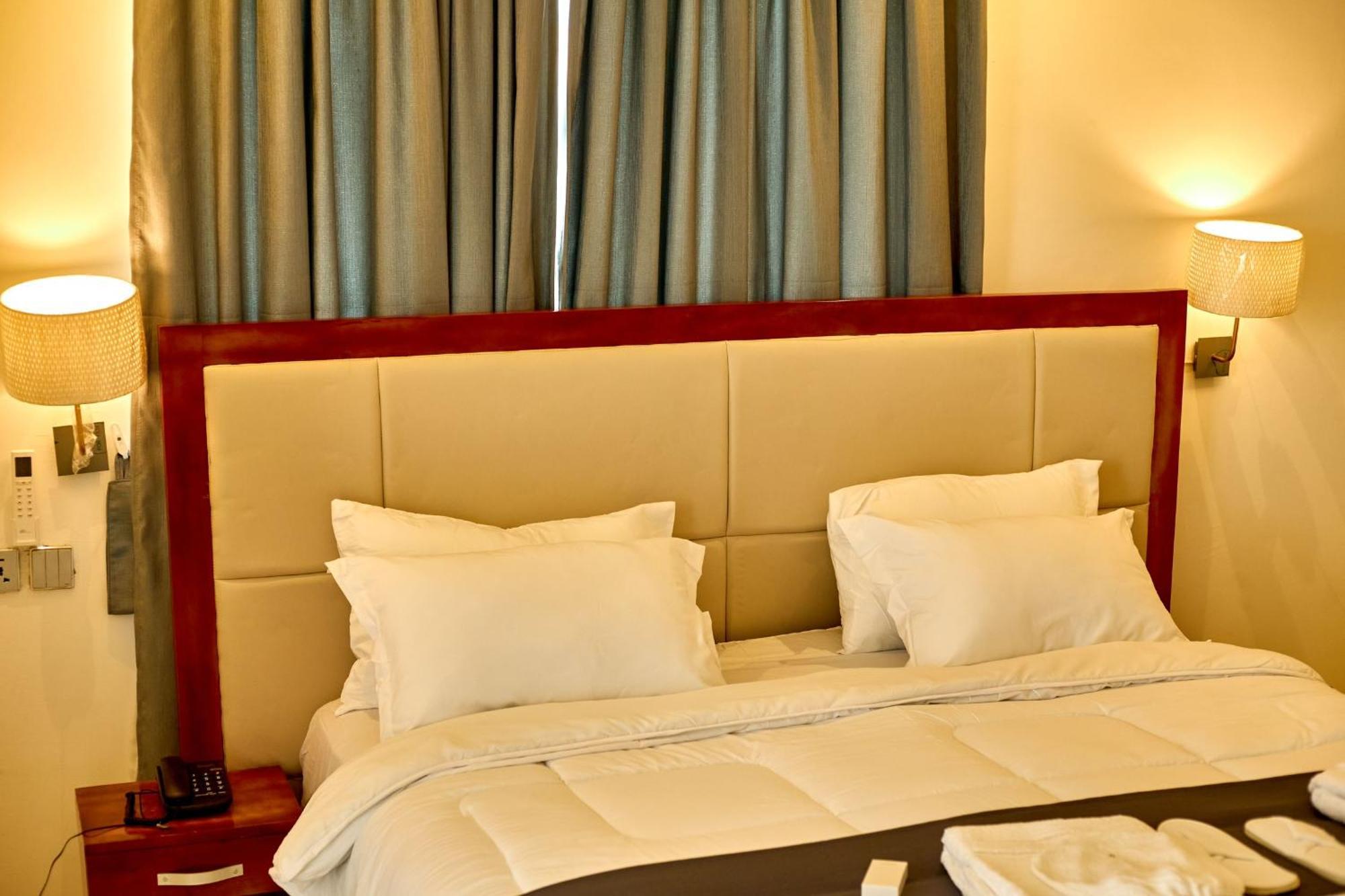 Aiden Homes And Apartments Hotel Koforidua Exteriör bild