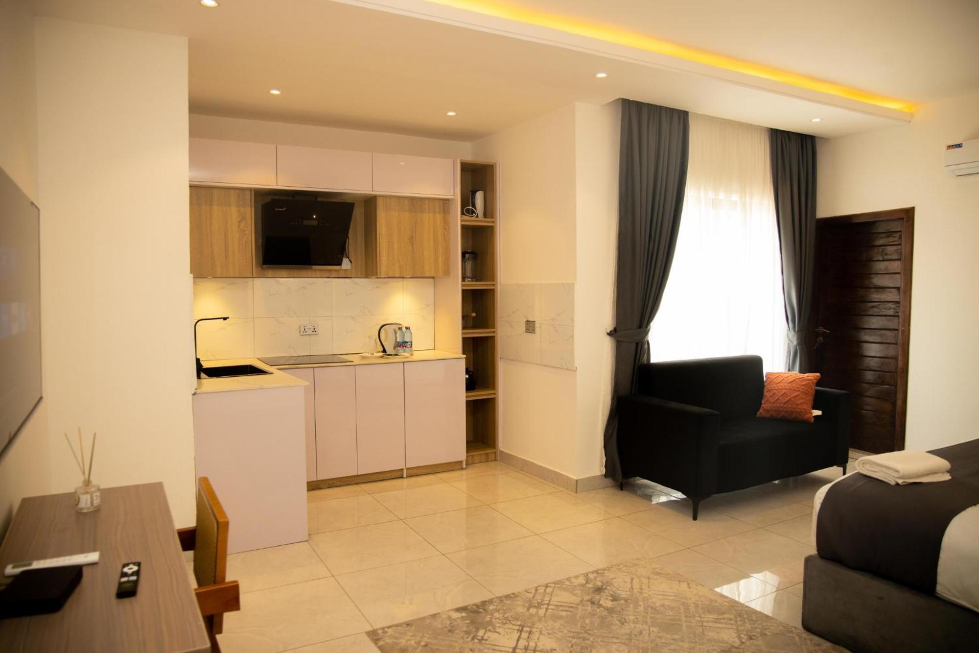 Aiden Homes And Apartments Hotel Koforidua Exteriör bild