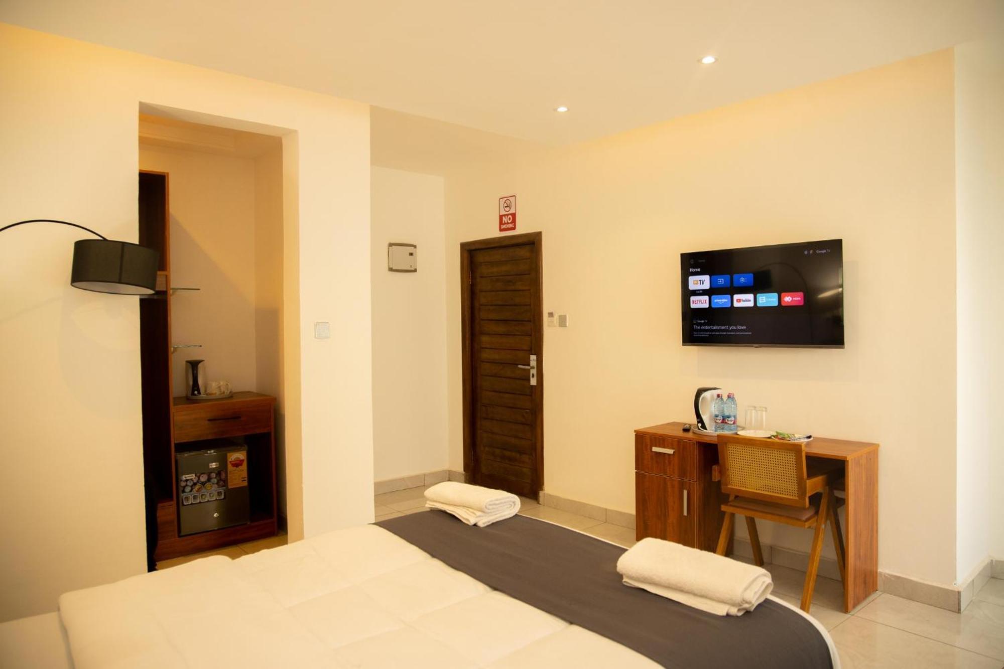 Aiden Homes And Apartments Hotel Koforidua Exteriör bild
