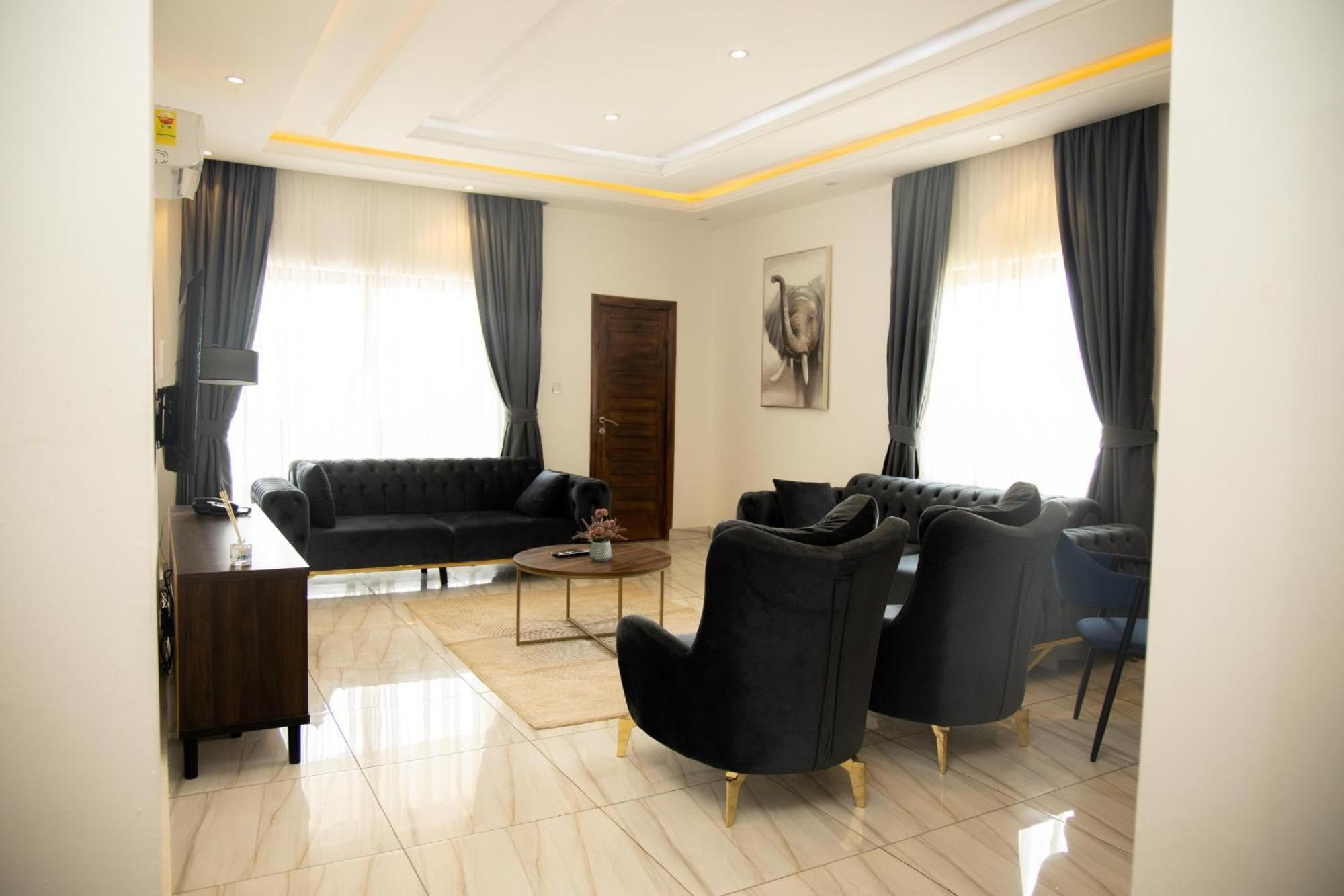 Aiden Homes And Apartments Hotel Koforidua Exteriör bild