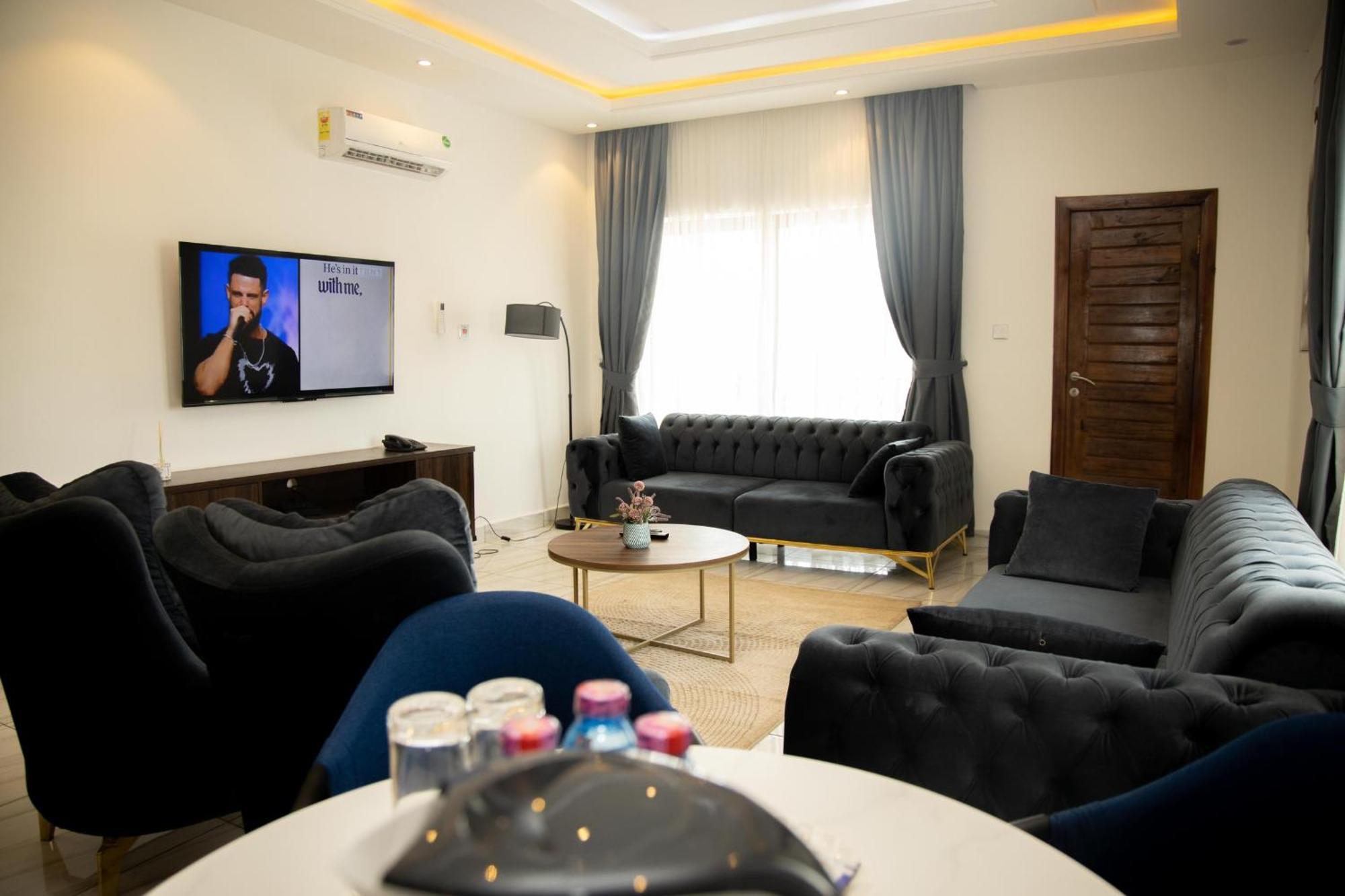 Aiden Homes And Apartments Hotel Koforidua Exteriör bild