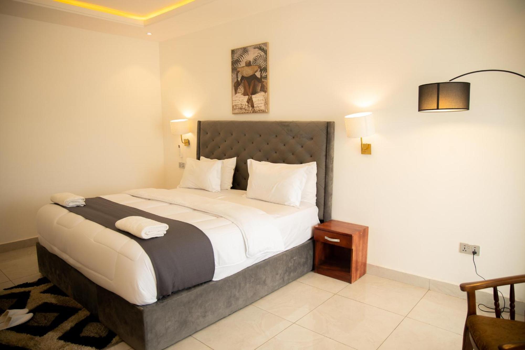 Aiden Homes And Apartments Hotel Koforidua Exteriör bild